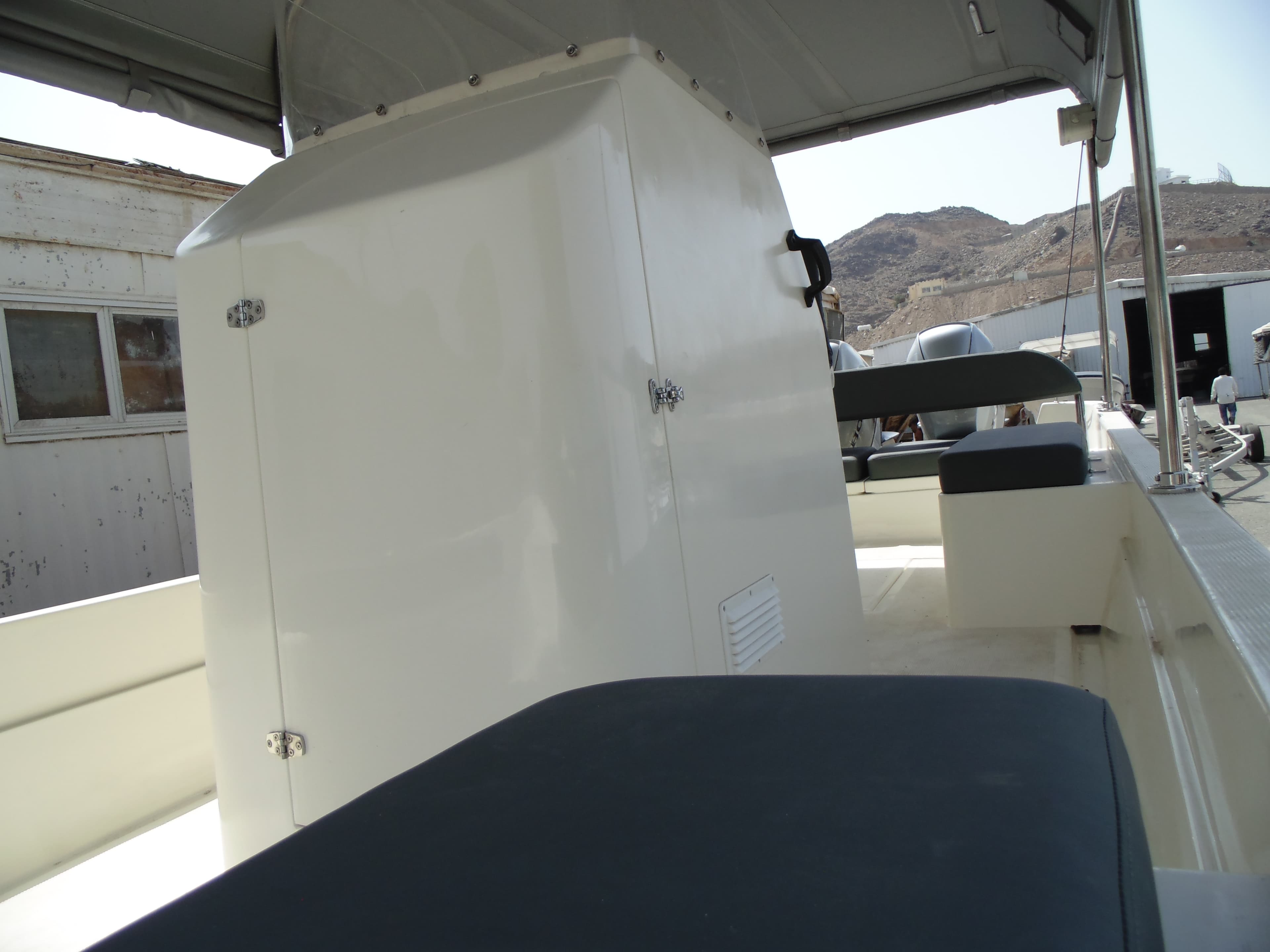 Polished hull finish mirror reflection